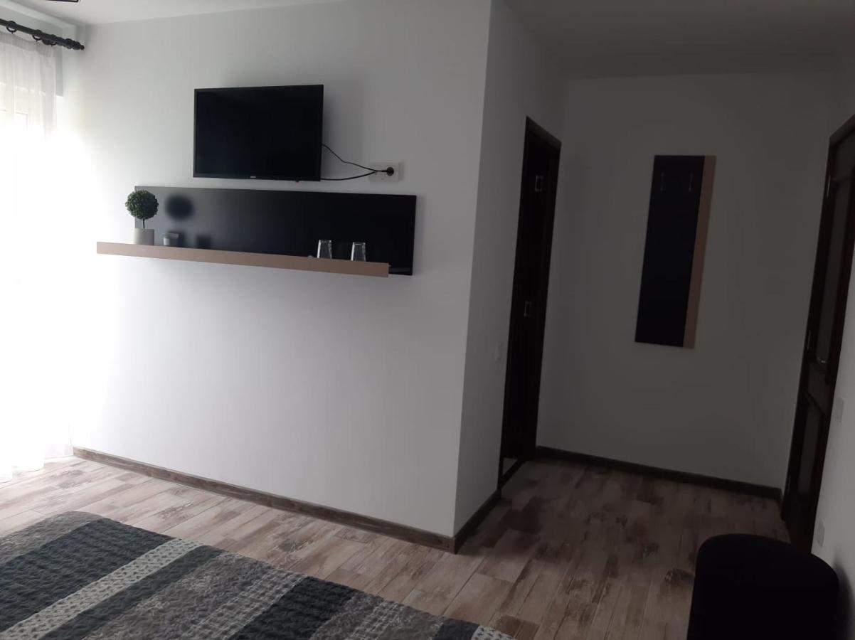 Hotel Casa Dumitru à Ceraşul Extérieur photo